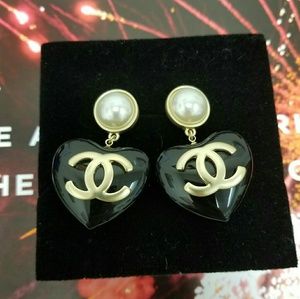 Chanel Large heart resin strass earrings 